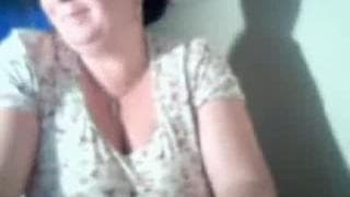 Diese reife Lady zeigt ihre Titten