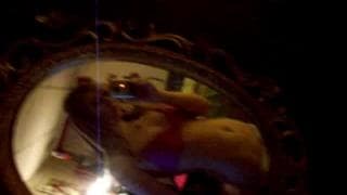 18 jähriges Mädchen berührt sich selbst