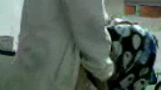 Dieser Typ fickt sie hart im Labor