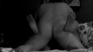 Seine Frau ist erregt von seinem harten Penis