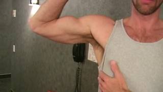 Dieser maskierte Typ wichst