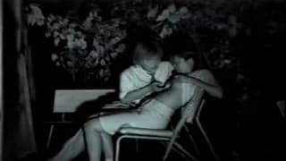 Asiatischer Amateur treibt es wild draußen