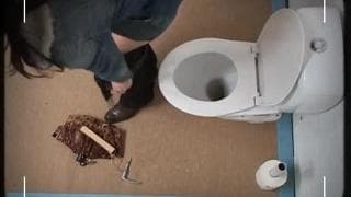 Ein Glory Hole zum Genießen für diese Schlampe