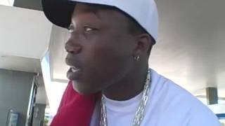 Porno mit einem Schwarzen auf der Couch