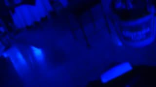 Cesia Cancun strippt für diese Männer