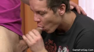 Diese 2 Schwulen befriedigen sich gegenseitig