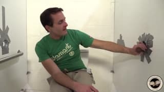 Aiden Parker bläst einen Schwanz durchs Loch