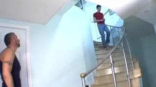 Dieser Dilf liebt einen jungen Schwulen