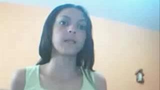 Junge Frau macht es sich selbst