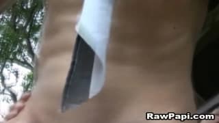 Draußen gibts Analsex für diese 2 Schwulen