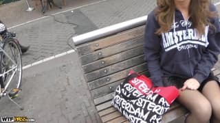 Nadia hat draußen Sex mit ihrem Mann