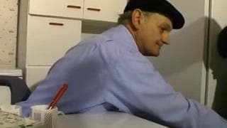 Ein Dreier mit ein paar reifen Freunden