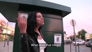 Kira wird aufgenommen während sie bläst Kira wird aufgenommen während sie bläst