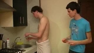 Cherry und Tomas blasen ihre Schwänze