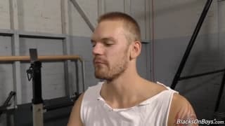 Schwarz-weiße Schwulenszene mit Aaron Jacobs!