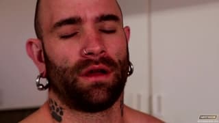 Damian Brooks bläst den Penis von Sam Swift