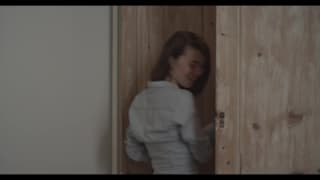 Ein junges Paar hat leidenschaftlichen Sex