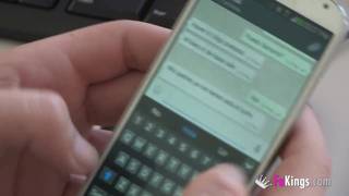 Aroa kriegt ihre Muschi feucht wegen dem Mann