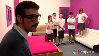 Eine Orgie mit sexuell frustrierten Studenten!