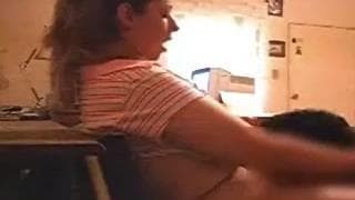 Diese Frau bläst gerne vor der Kamera für uns