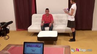 Ainara ist eine junge Brünette beim Sex