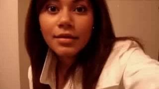 Sie tanzt sexy für uns in Strapse