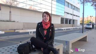 Lilyan ist eine Latina, die hart gebumst wird