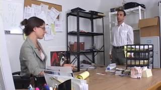 Die notgeile Sekretärin Lena Ramone fickt