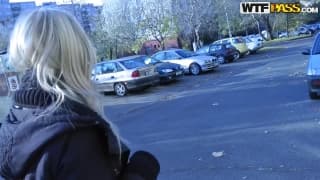 Barbie wird tief in den Arsch gebumst Barbie wird tief in den Arsch gebumst