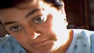 Eine fette, reife Amateurin zeigt ihren Körper