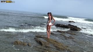 Agnessa und Juan haben draußen viel Spaß