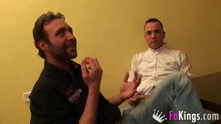 Eine spanische Fotze bläst viele Pimmel