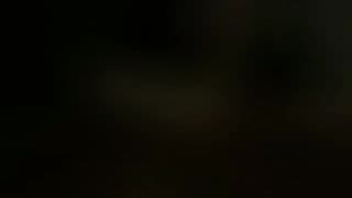 Süßer Teenager bläst mit Augenbinde