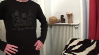 Diese reife Tussi fickt gern Männer mit Masken