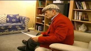 Diese junge Schlampe wird hart von ihm gefickt