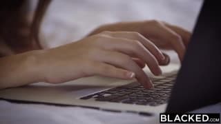 Tali Dova liebt dicke schwarze Schwänze