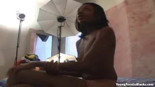 Dieses schwarze Mädchen liebt das Blasen