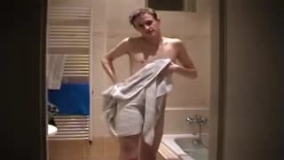 Wenn eine Sahneschnitte alleine masturbiert!