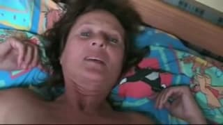 Eine reife Frau, die sehr heiß ist! Eine reife Frau, die sehr heiß ist!
