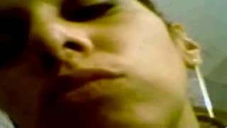 Diese Fotze hat schöne Titten für uns