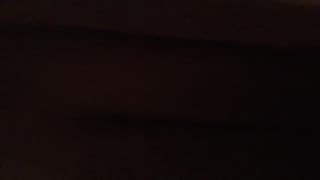 Diese schwarze Frau bläst sehr gerne den Penis