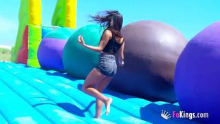 Gala Brown genießt guten Sex im Freien