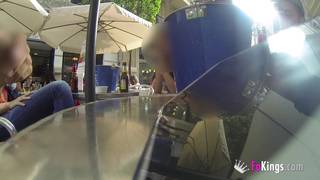 Ein spanisches Paar fickt auf der Toilette