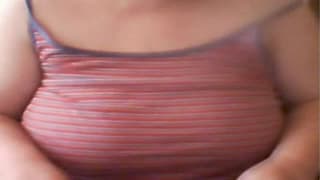 Diese BBW zeigt uns ihre großen, echten Titten