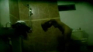 Die heiße Amateurin ist fertig mit der Dusche