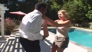 Sie bringt ihren Lieblingsschwarzen zum ficken