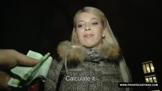 Karol ist eine Tschechin, die für Geld fickt