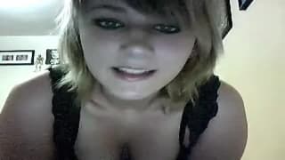 Sie macht uns vor der Webcam geil