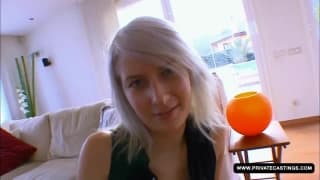 Lora Row fickt gut in diesem POV