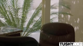 Adria Rae wird von Mick Blue gefickt